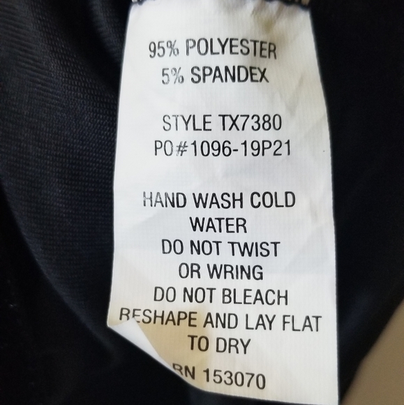 Popular 21 Black and White Velvet Spaghetti Strap Crop Top - Picture 6 of 6